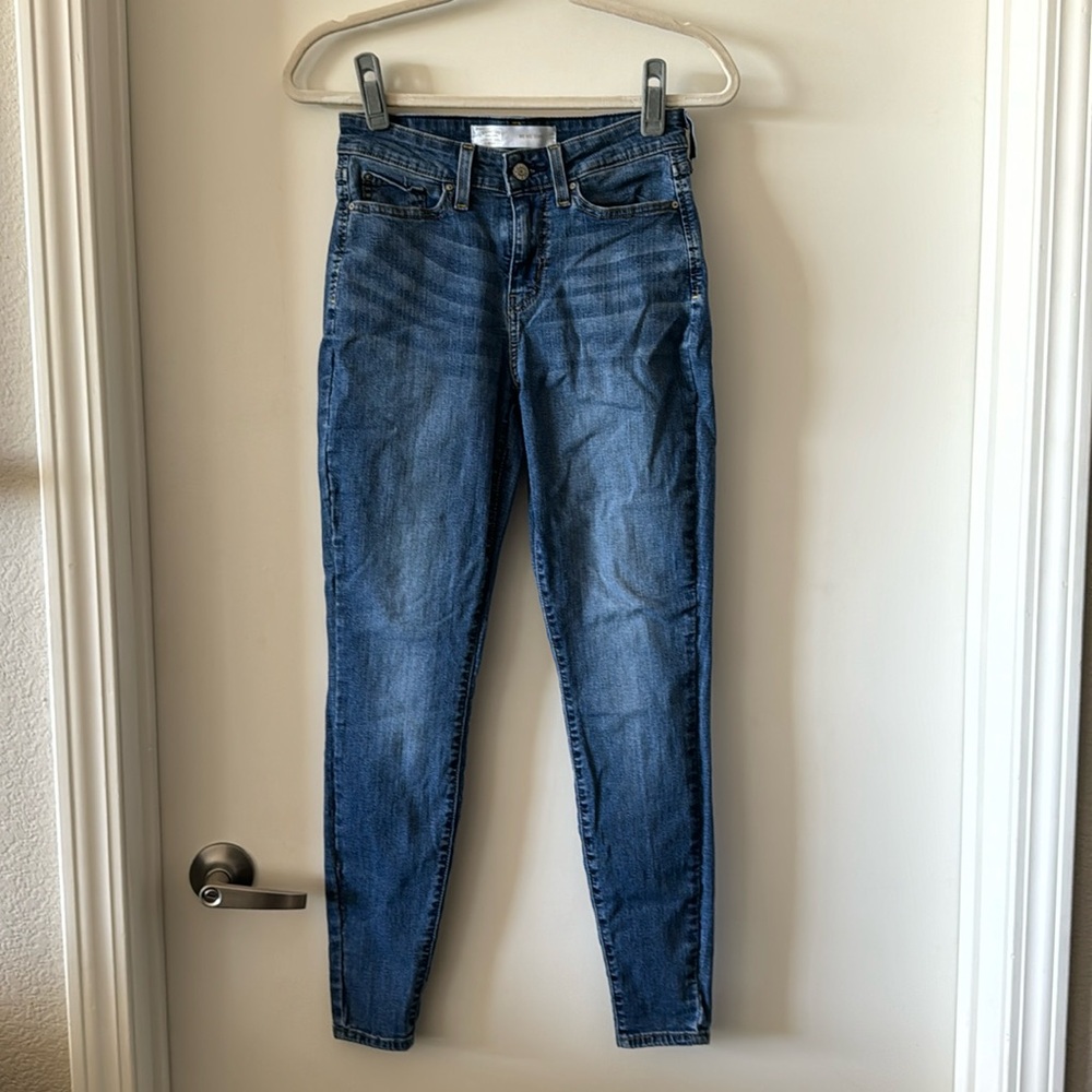 Signature by Levi's Mid Rise Skinny Jeans